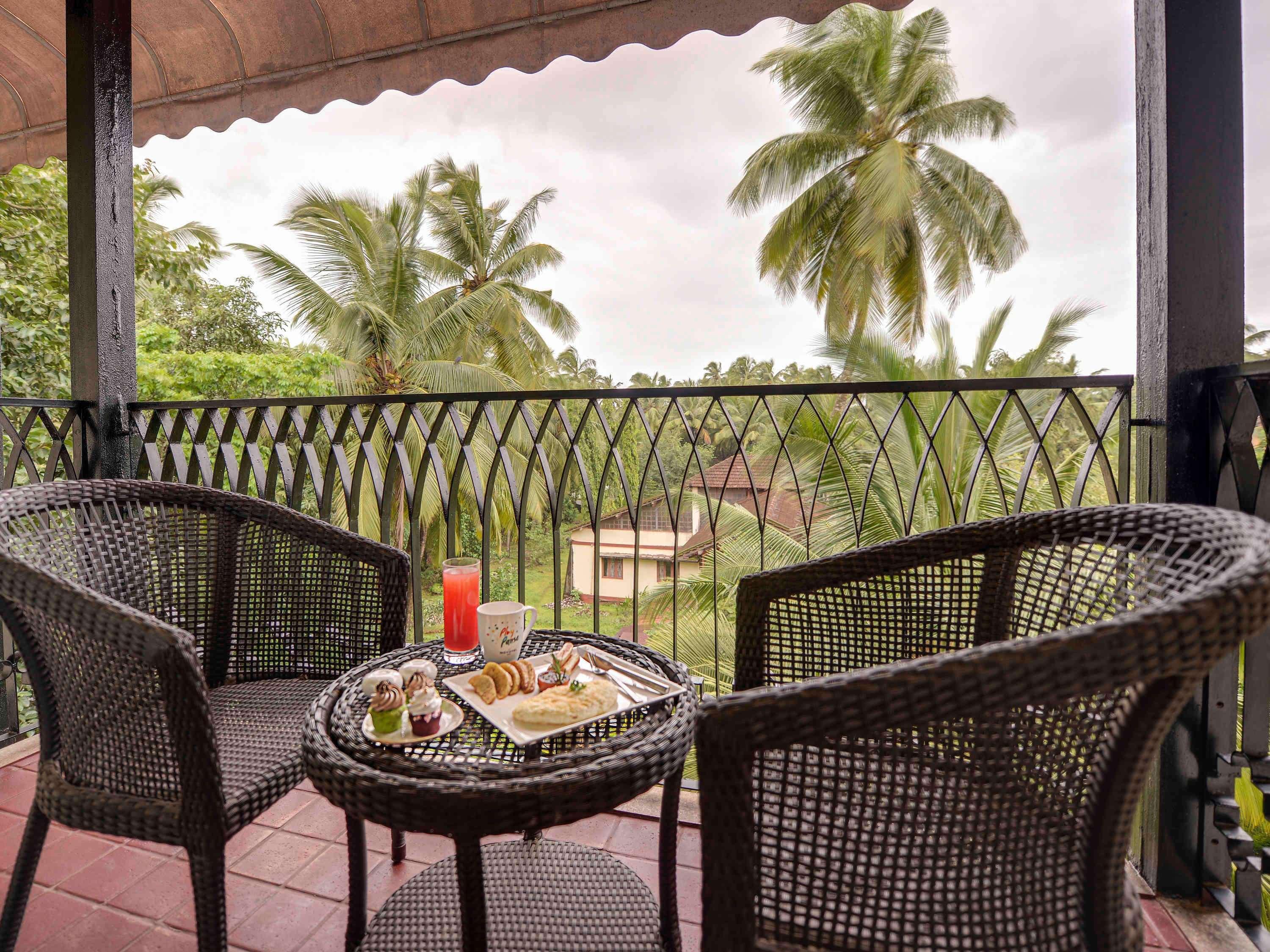 Novotel Goa Resort & Spa Candolim Exterior foto A balcony at the hotel